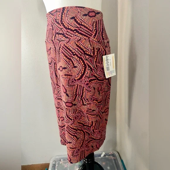 LuLaRoe Cassie Pencil Skirt NWT Fitted Knee Length Red Multicolor Abstract - Picture 4 of 8
